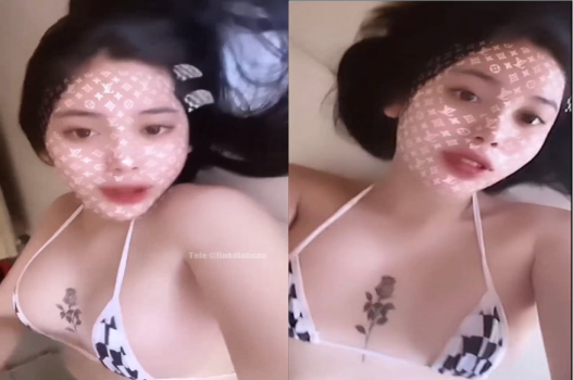 Cô gái trẻ khao khát sự gần gũi