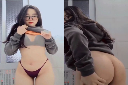 Kính cận đáng yêu khoe mông to